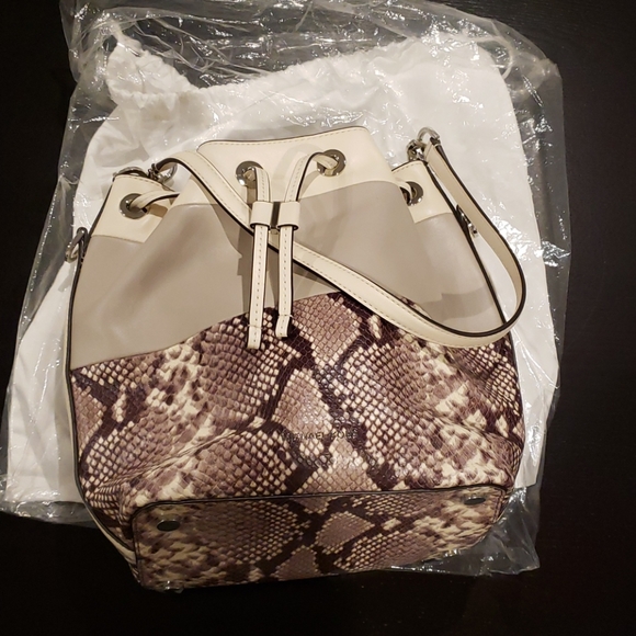 NWT! MICHAEL Michael KORS DOTTIE bucket bag - Picture 1 of 3